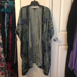 Like new Torrid green floral burnout kimono